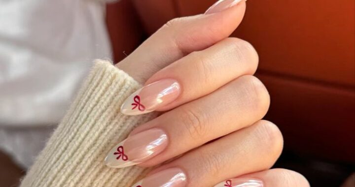 50 Simple and Easy Christmas Nail Ideas for 2024